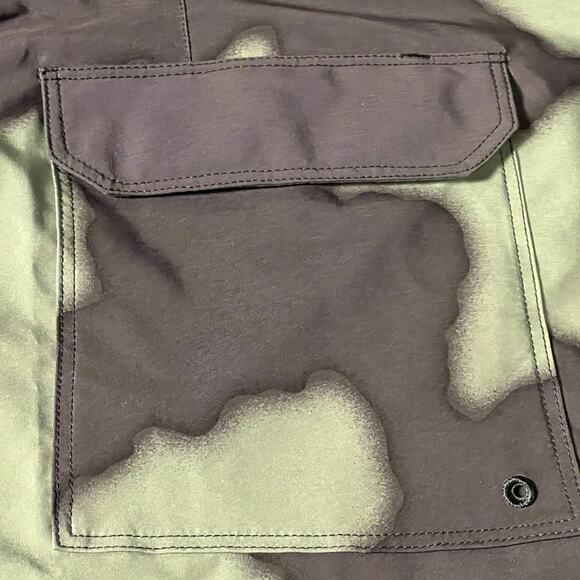 NWT Patagonia Mens Hydropeak Boardshorts 18" Camo Hemlock Green Size 42 Slim Fit - Picture 8 of 8